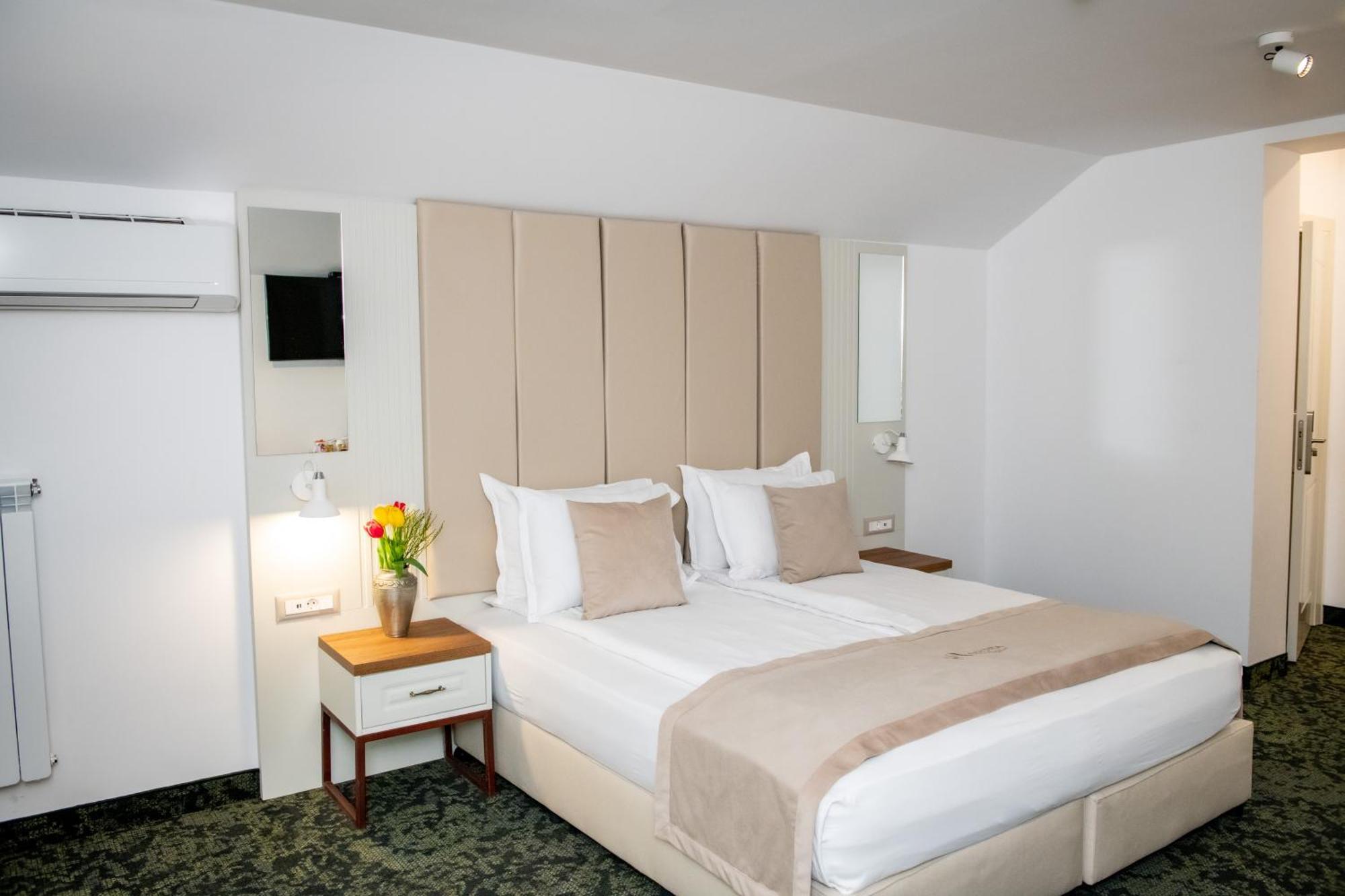 Agora' Boutique Hotel Sofia Bagian luar foto