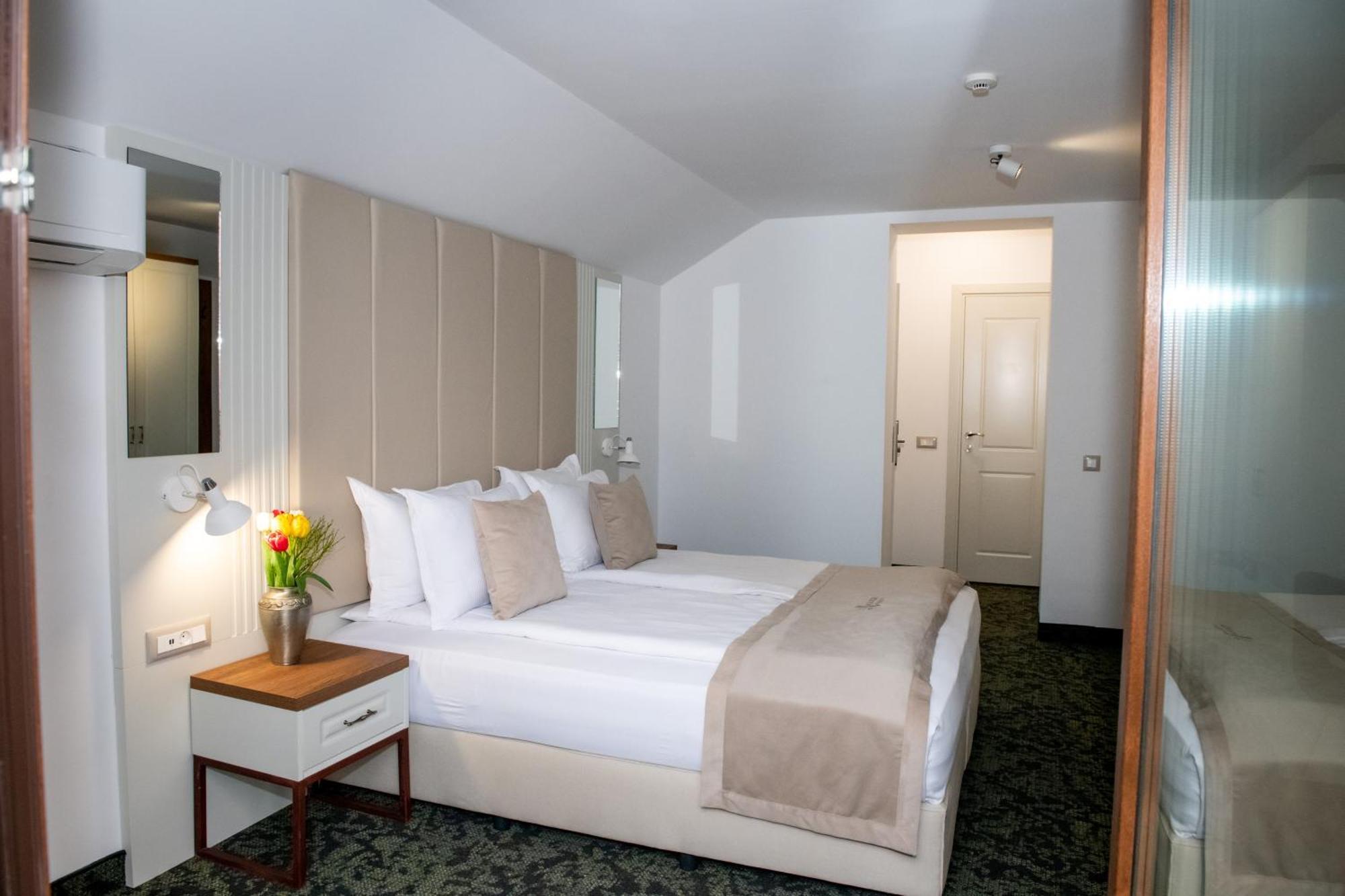 Agora' Boutique Hotel Sofia Bagian luar foto